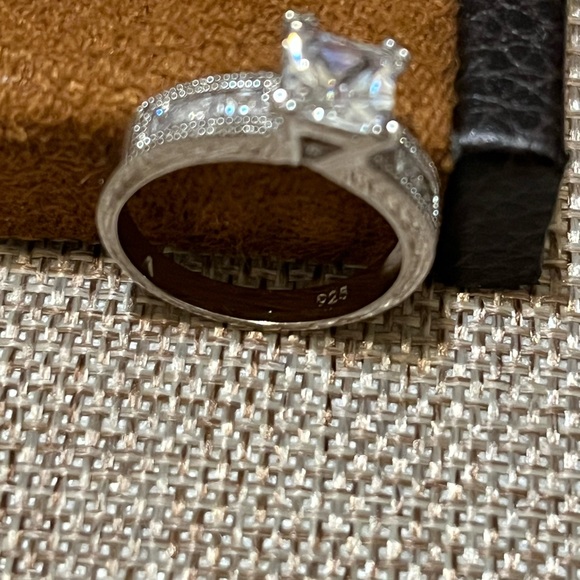 Elegant Silver Women's Ring Set
925 Sterling Silver - Picture 6 of 10